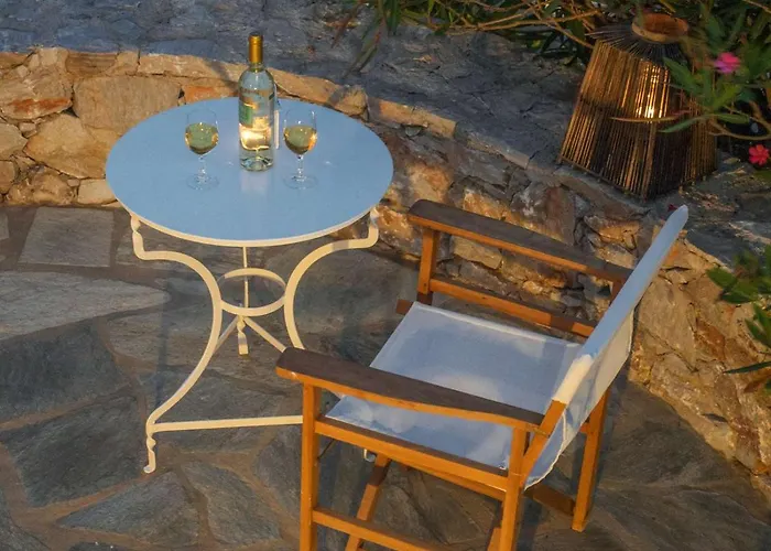 Flisvos Karavostasis (Folegandros)